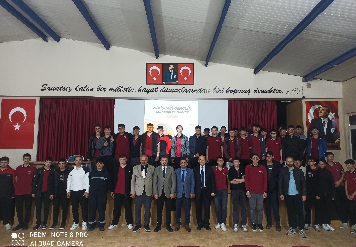 Genç Girişimcilere Gelecek Vizyonu: Piraziz’de Teknoloji ve Liderlik Buluşması